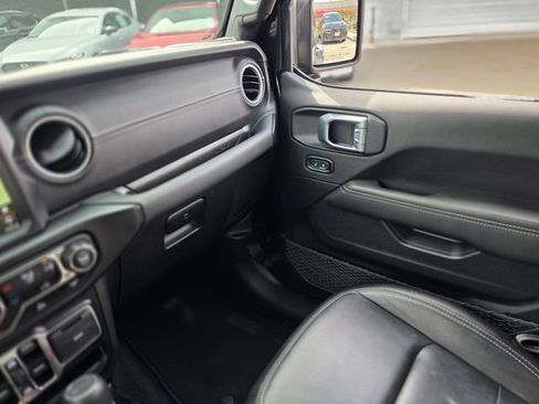 Used 2023 Jeep Wrangler Unlimited Sahara image 37