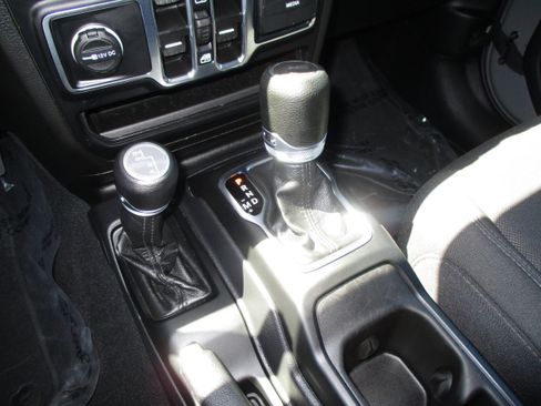 Used 2023 Jeep Wrangler Unlimited Sport w/ Sun And Sound Package AWD/4WD image 30