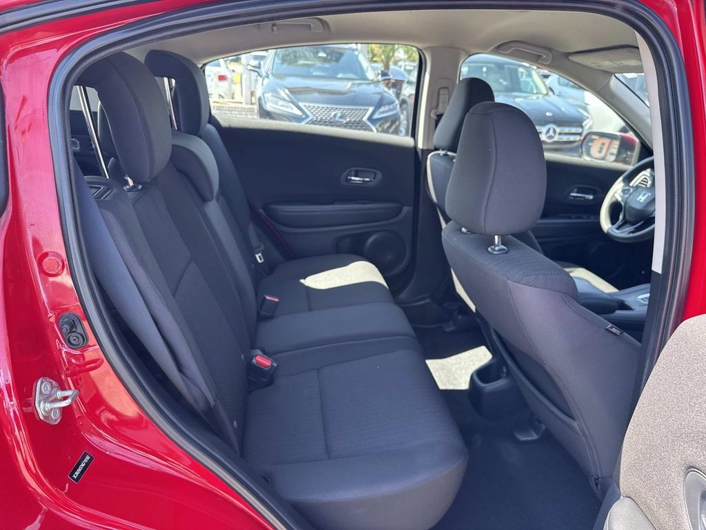 Used 2017 Honda HR-V LX image 11