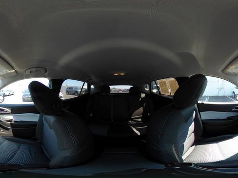 Used 2025 Chevrolet Trax LT FWD image 42