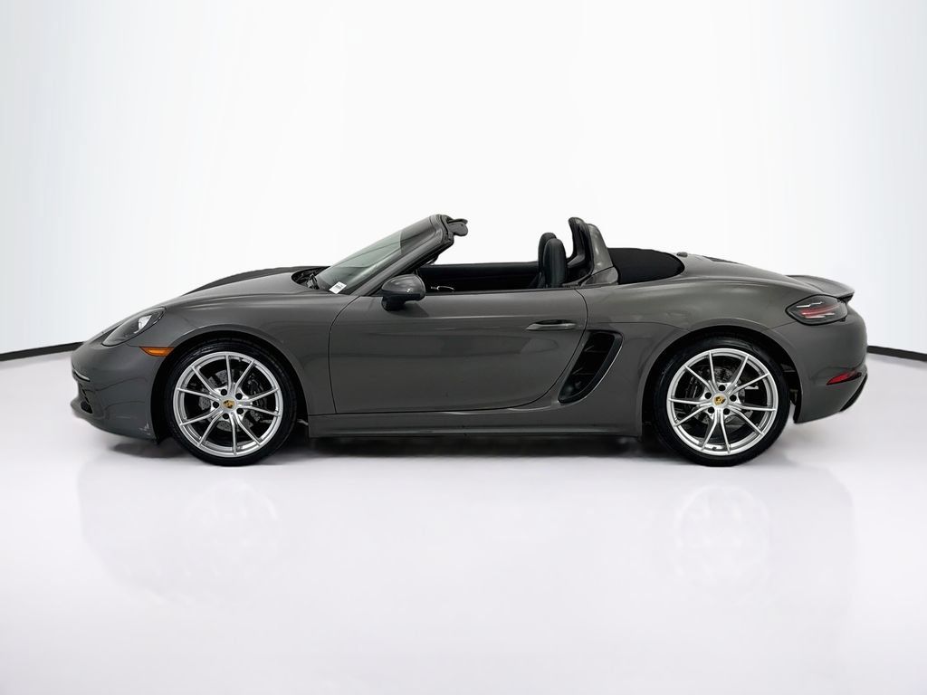 Used 2018 Porsche 718 Boxster RWD image 8