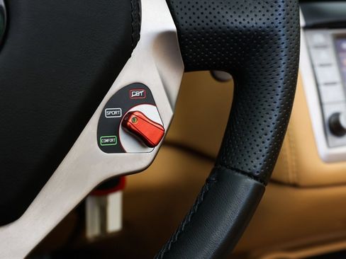 Used 2010 Ferrari California RWD image 27
