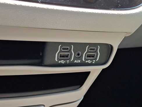 Used 2023 Chrysler Pacifica Touring-L FWD image 25