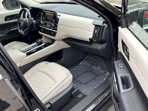 Certified 2024 Nissan Pathfinder SV w/ SV Premium Package FWD image 30