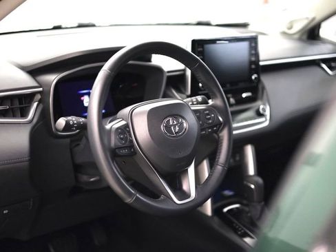 Used 2022 Toyota Corolla Cross XLE w/ Convenience Package image 12