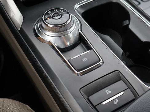 Used 2019 Ford Fusion SE FWD image 13