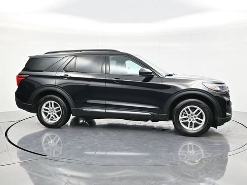 Used 2025 Ford Explorer Active w/ Active Comfort Package RWD image 4