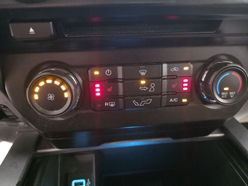 Used 2017 Ford F150 XLT w/ Equipment Group 302A Luxury AWD/4WD image 26