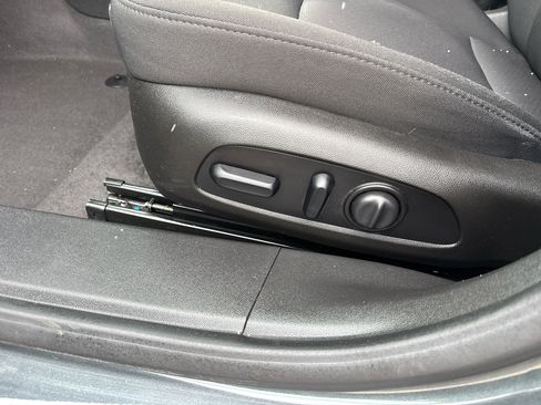 Used 2018 Chevrolet Malibu Hybrid image 10