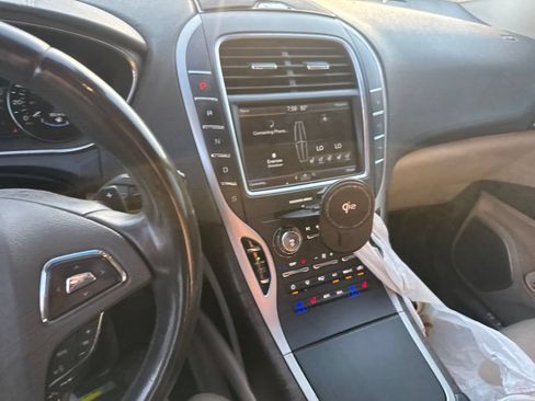 Used 2016 Lincoln MKX Reserve w/ Luxury Package AWD/4WD image 11