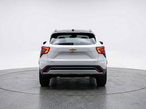 Used 2025 Chevrolet Trax LT w/ LT Convenience Package image 7