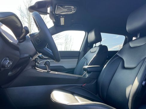 Used 2025 Jeep Compass Limited image 29