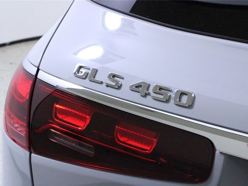 Used 2024 Mercedes-Benz GLS 450 4MATIC image 9