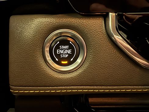 Used 2025 Chevrolet Colorado ZR2 w/ Midnight Edition image 14