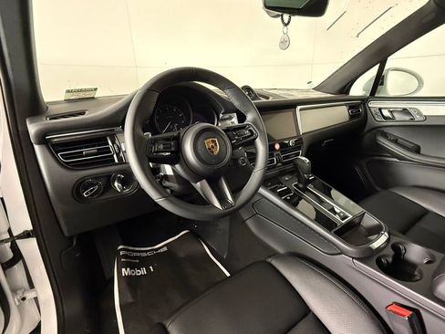 Certified 2026 Porsche Macan image 4