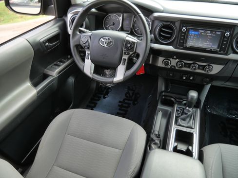 Certified 2019 Toyota Tacoma SR5 AWD/4WD image 10