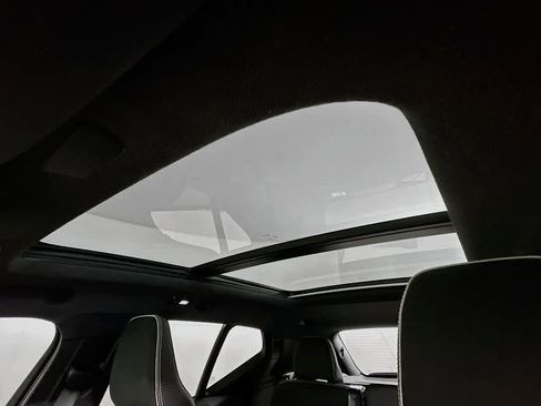 Used 2023 Volvo XC40 B5 Plus image 28