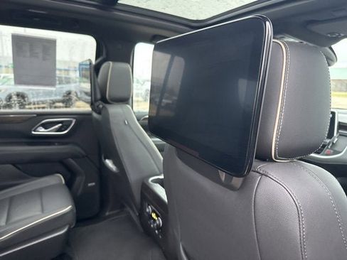 Used 2021 Chevrolet Suburban Premier w/ Premium Package image 16