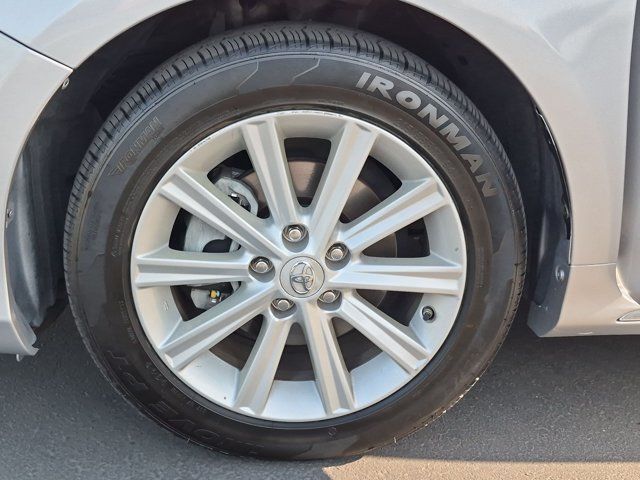 Used 2012 Toyota Camry XLE w/ Convenience Pkg FWD image 23