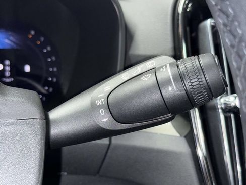 Used 2023 Volvo XC40 B4 Plus FWD image 29