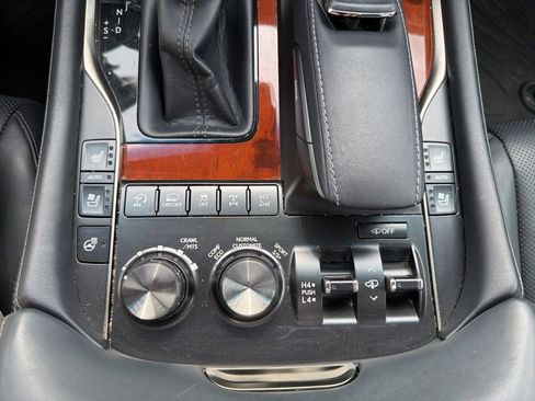 Used 2016 Lexus LX 570 4WD w/ Luxury Package image 40