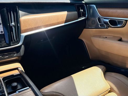 Used 2018 Volvo S90 T6 Inscription w/ Convenience Package image 28