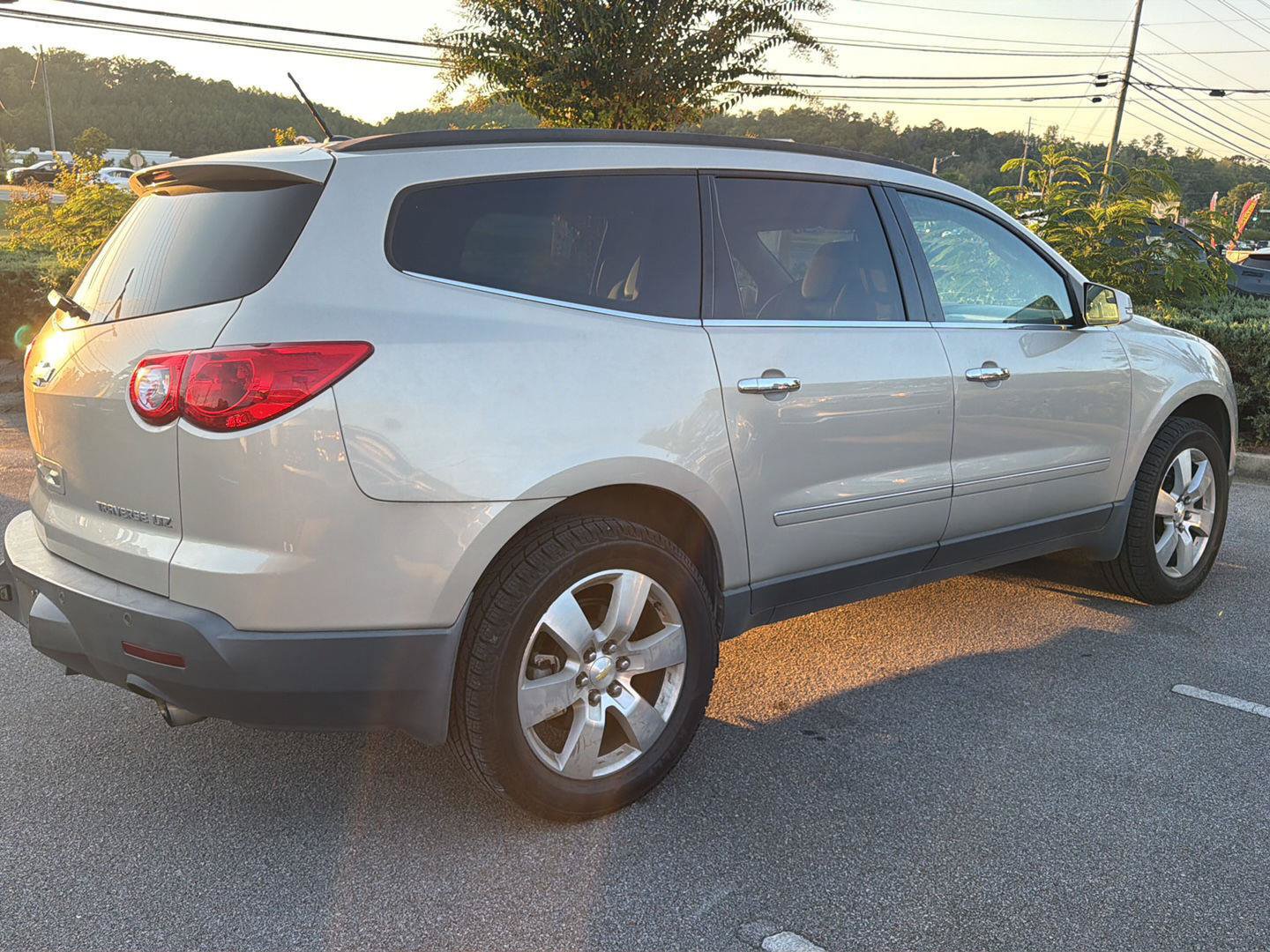Used 2011 Chevrolet Traverse LTZ FWD image 3