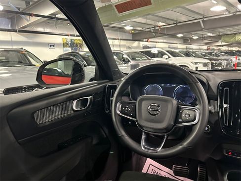 Used 2022 Volvo XC40 T5 R-Design w/ Advanced Package image 24