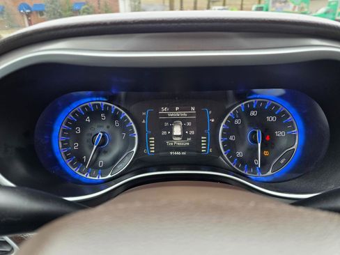 Used 2017 Chrysler Pacifica Touring-L image 23