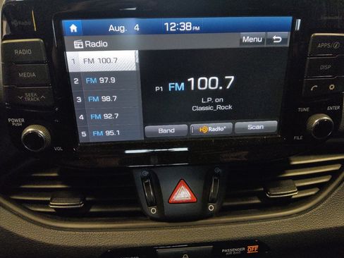 Used 2019 Hyundai Elantra GT FWD image 25