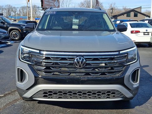 Certified 2025 Volkswagen Atlas Peak Edition SE image 2