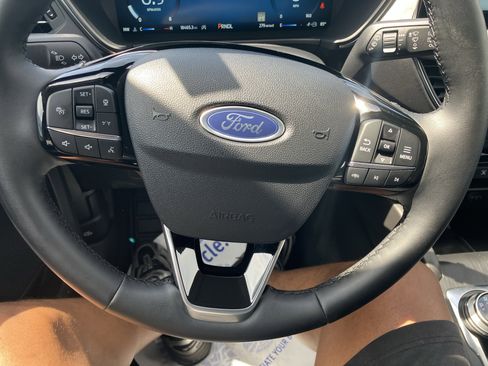 Certified 2025 Ford Escape Platinum AWD/4WD image 21