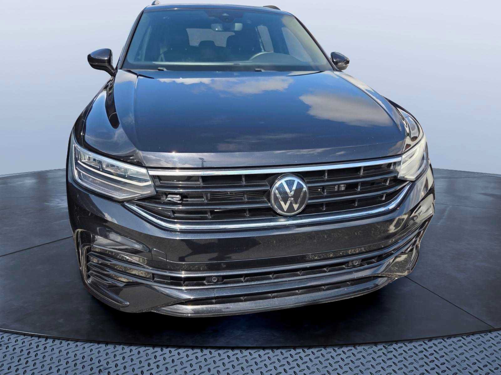 Used 2024 Volkswagen Tiguan SE R-Line FWD image 2