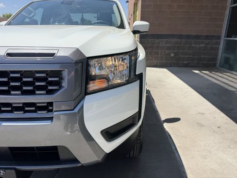 Used 2025 Nissan Frontier SV RWD image 11