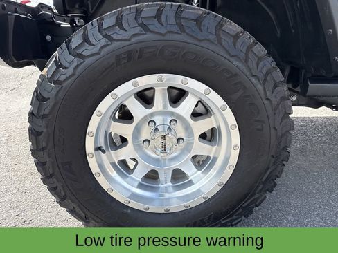 Used 2025 Jeep Wrangler Unlimited Rubicon w/ Convenience Group AWD/4WD image 23