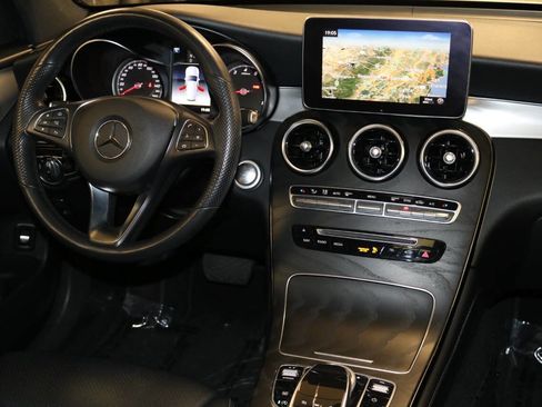Used 2019 Mercedes-Benz GLC 300 4MATIC w/ Multimedia Package image 23