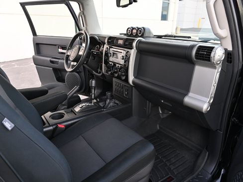 Used 2011 Toyota FJ Cruiser 4WD w/ Convenience Pkg image 13