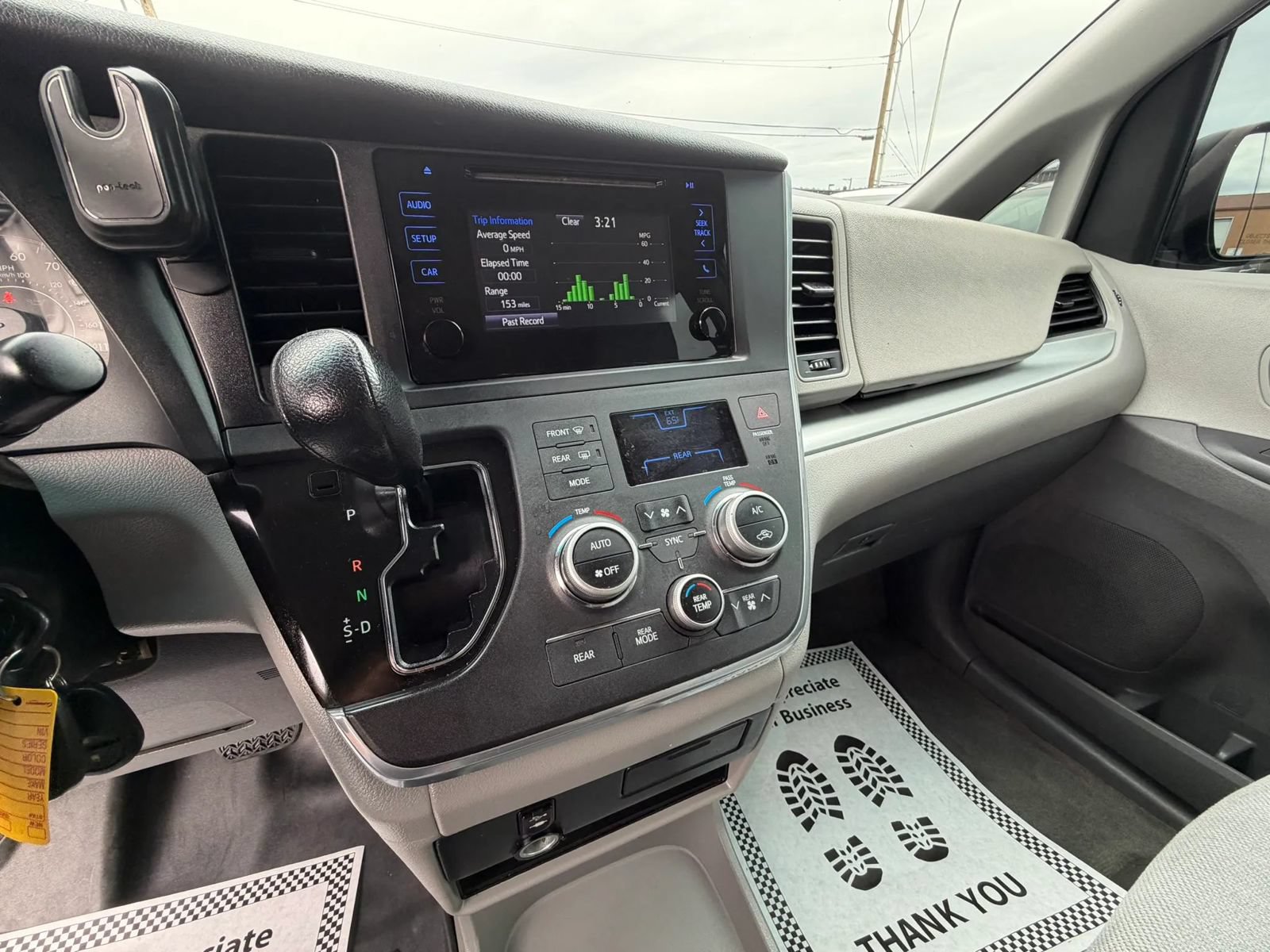 Used 2015 Toyota Sienna L FWD image 17