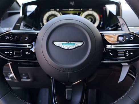 Used 2026 Aston Martin V8 Vantage Coupe RWD image 19