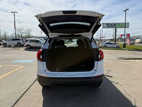 Used 2018 GMC Terrain SLE w/ Driver Convenience Package AWD/4WD image 13