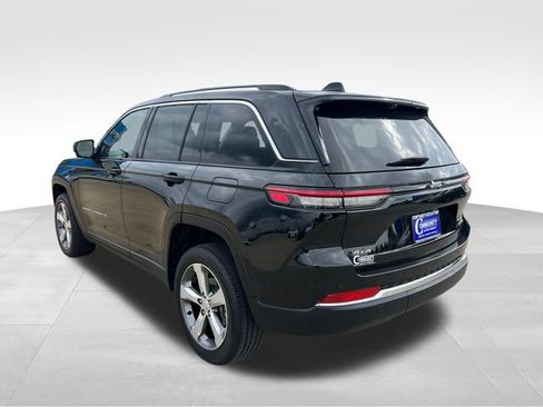 Used 2022 Jeep Grand Cherokee Limited w/ Luxury Tech Group II AWD/4WD image 4