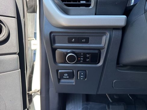 Used 2024 Ford Expedition XLT AWD/4WD image 10