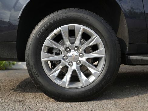 Used 2025 Chevrolet Suburban Premier AWD/4WD image 12