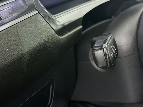 Used 2022 Volkswagen Tiguan S w/ Driver Assistance Package image 16