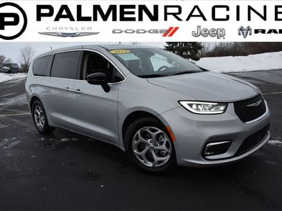 Used 2024 Chrysler Pacifica Limited