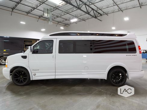 Used 2019 Chevrolet Express 2500 Extended w/ Enhanced Convenience Package image 36