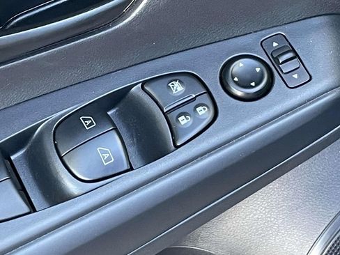 Used 2025 Nissan Kicks Play S image 15