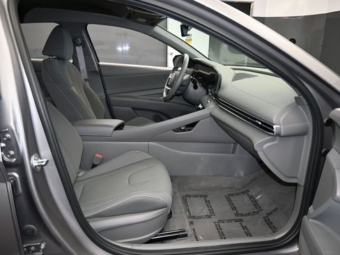 Used 2023 Hyundai Elantra SEL w/ Convenience Package image 45
