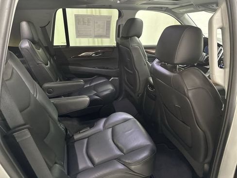 Used 2020 Cadillac Escalade Premium Luxury AWD/4WD image 17