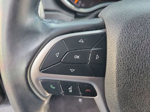 Used 2018 Jeep Grand Cherokee Laredo image 22